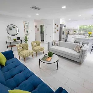 https://beautiful-house-walking-distance-to-stadium.hotelstampa.org