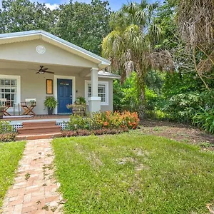 https://charming-tampa-home-with-outdoor-lounge-area.hotelstampa.org